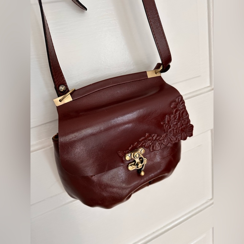 Great Patricia Nash leather crossbody